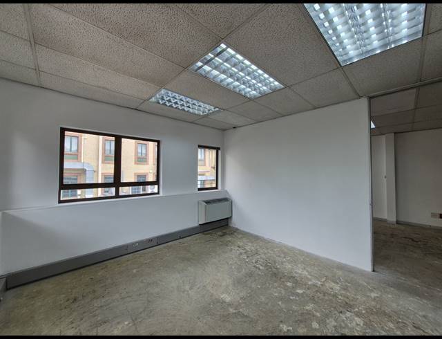 320M² OFFICE TO LET IN HYDE PARK